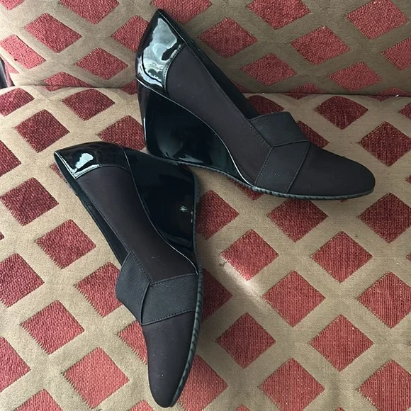 Anne Klein sport woman’s black wedge heel pumps textile upper Aktarence sz 7.5M🌹 - Picture 4 of 17